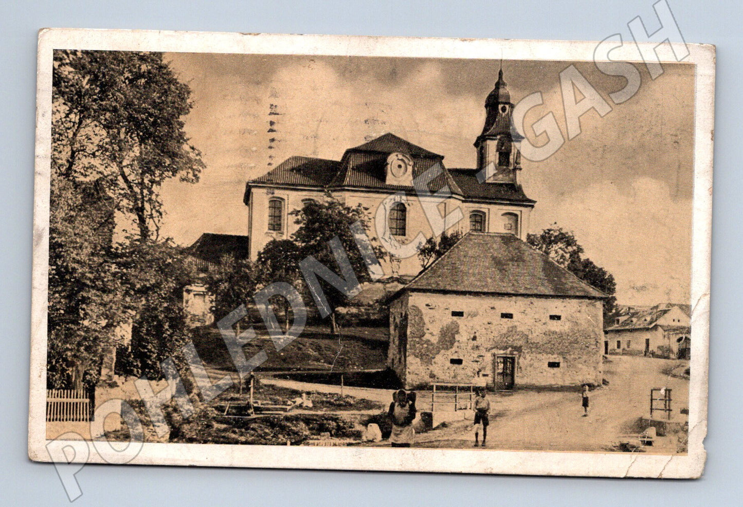 Pohlednice Lidice Kostel a stará sýpka 1950 (M30951)