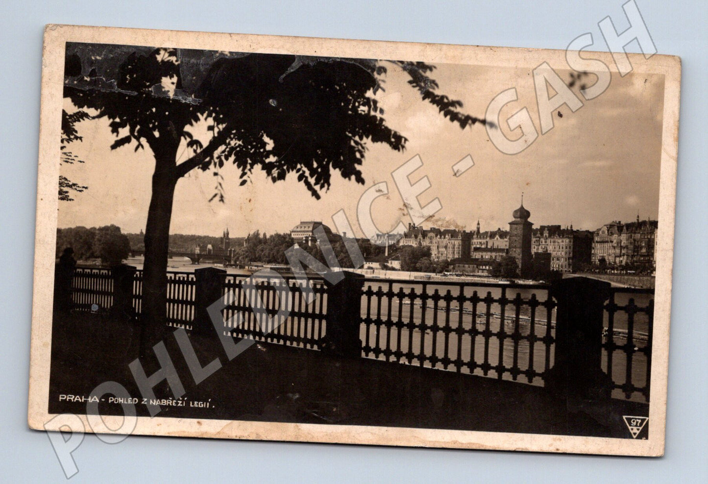 Pohlednice Praha nábřeží Legií (M31066)