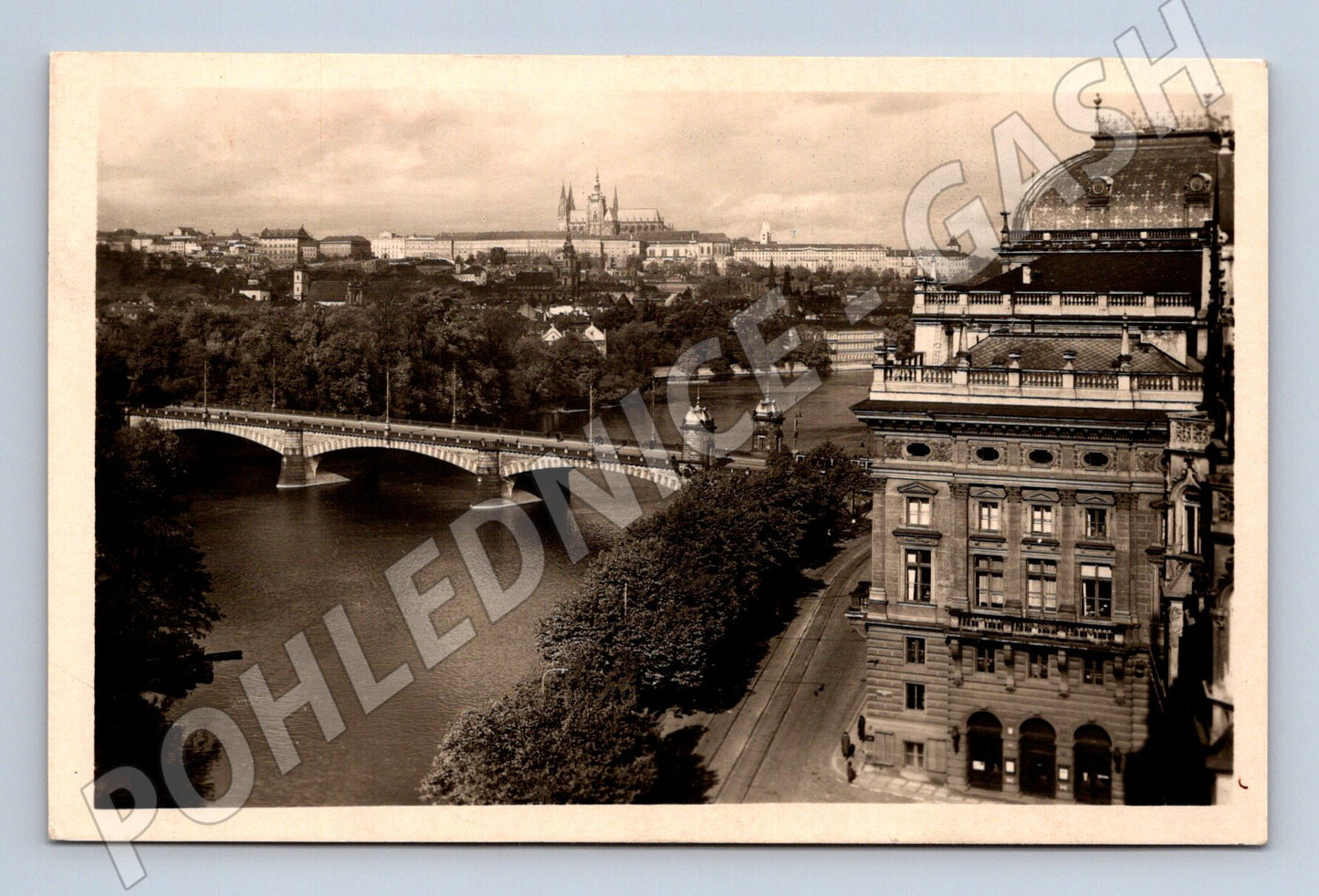 Pohlednice Praha Hradčany, Národní divadlo a most 1949 (M31072)