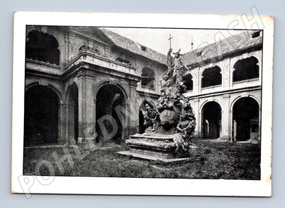 Pohlednice Praha Kapucínský klášter nádvoří 1945 (M31075)