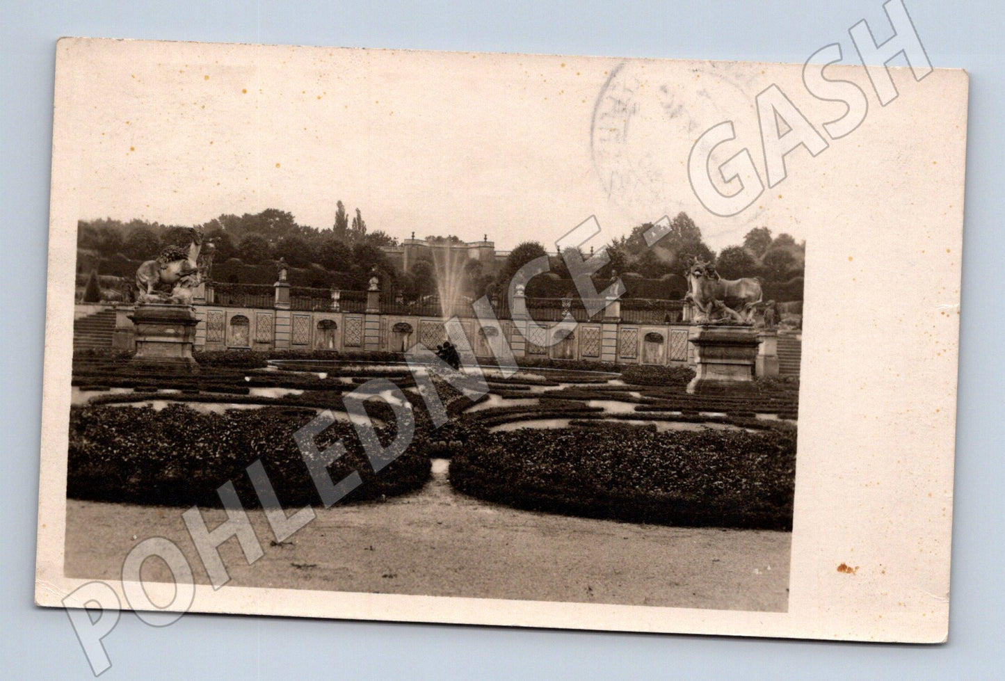 Pohlednice Dobříš Zámek Francouzský park 1930 (M31126)