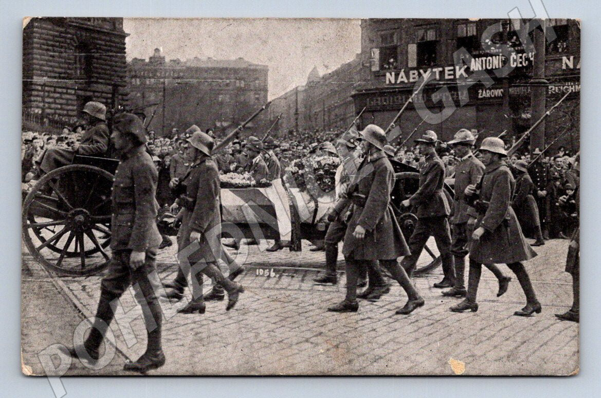 Postcard parade on Wenceslas Square (M3124)