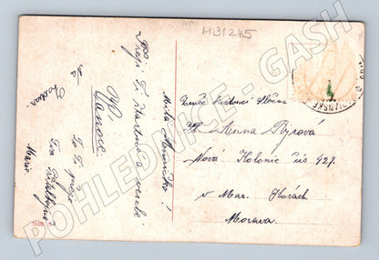Pohlednice Veselé Vánoce s párem ve sněhu (M31245)