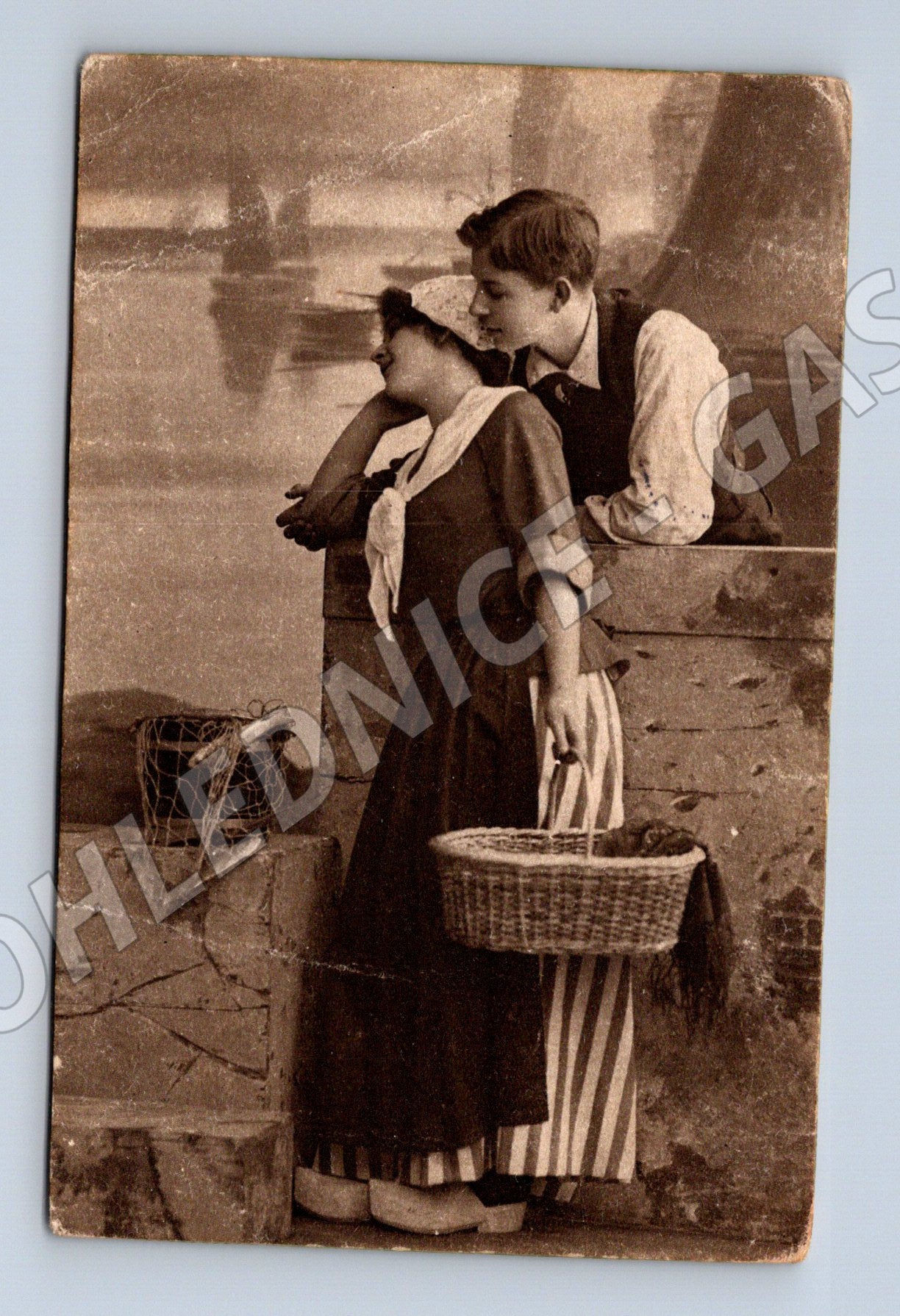 Pohlednice Ústí n. L. romantický pár pošták 1912 (M31253)