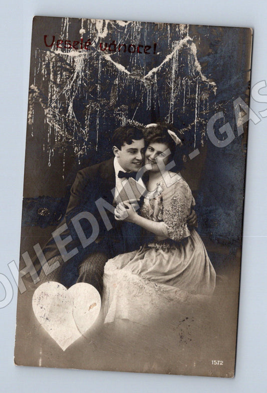 Pohlednice objímající se pár, srdce 1917 (M31256)