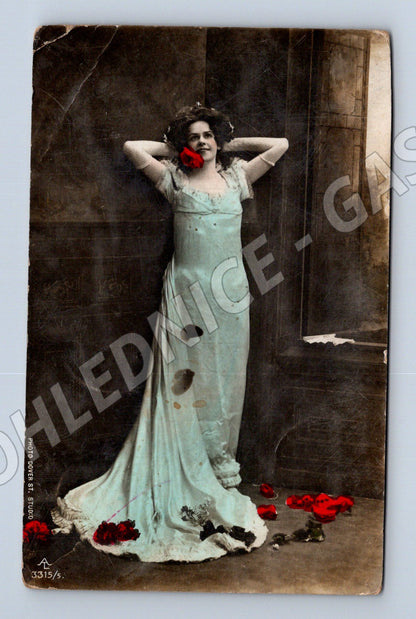 Pohlednice Maďarsko žena v šatech růže 1907 (M31267)