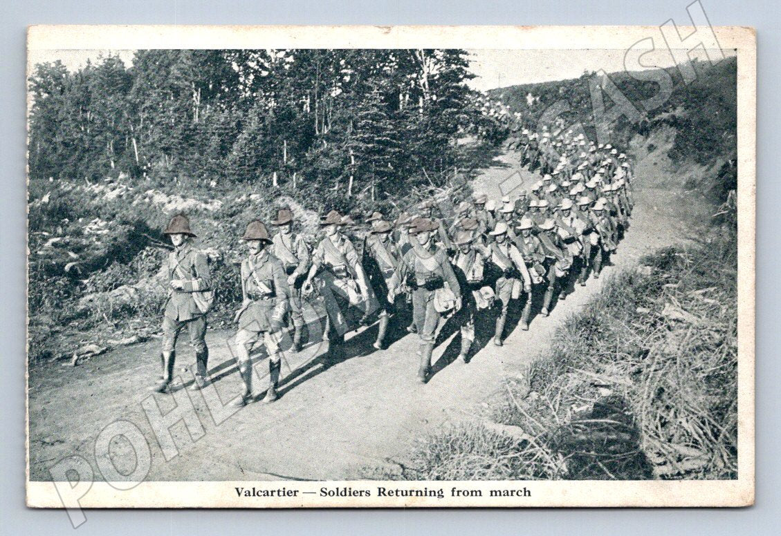 Postcard Valcartier soldiers on the march (M3128)