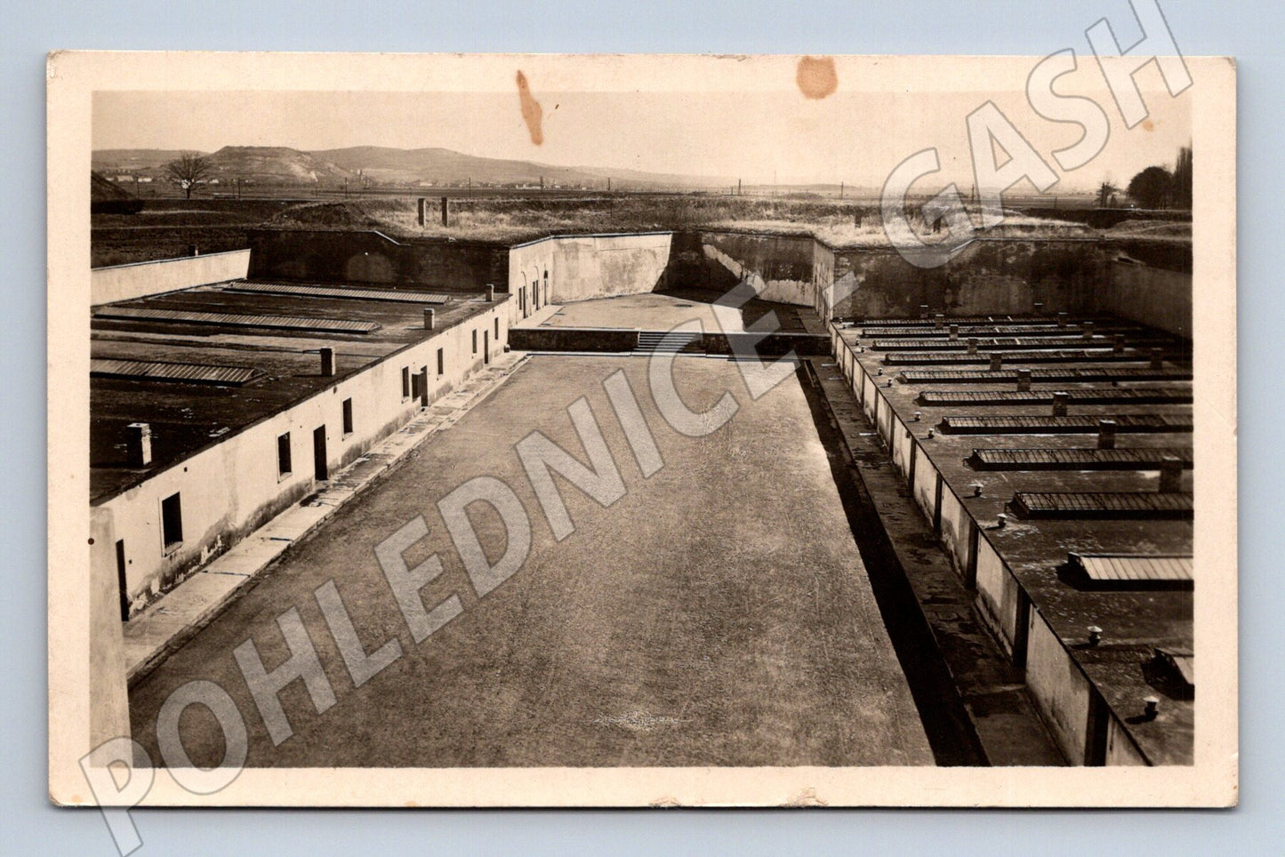 Pohlednice Terezín Malá pevnost čtvrtý dvůr 1941 (M31299)