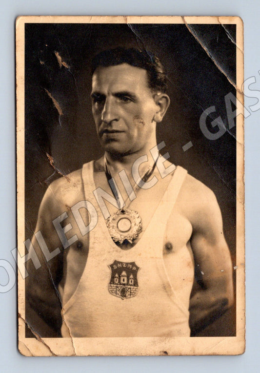 Stará fotografie Terezín mužský sportovec medaile (M31313)