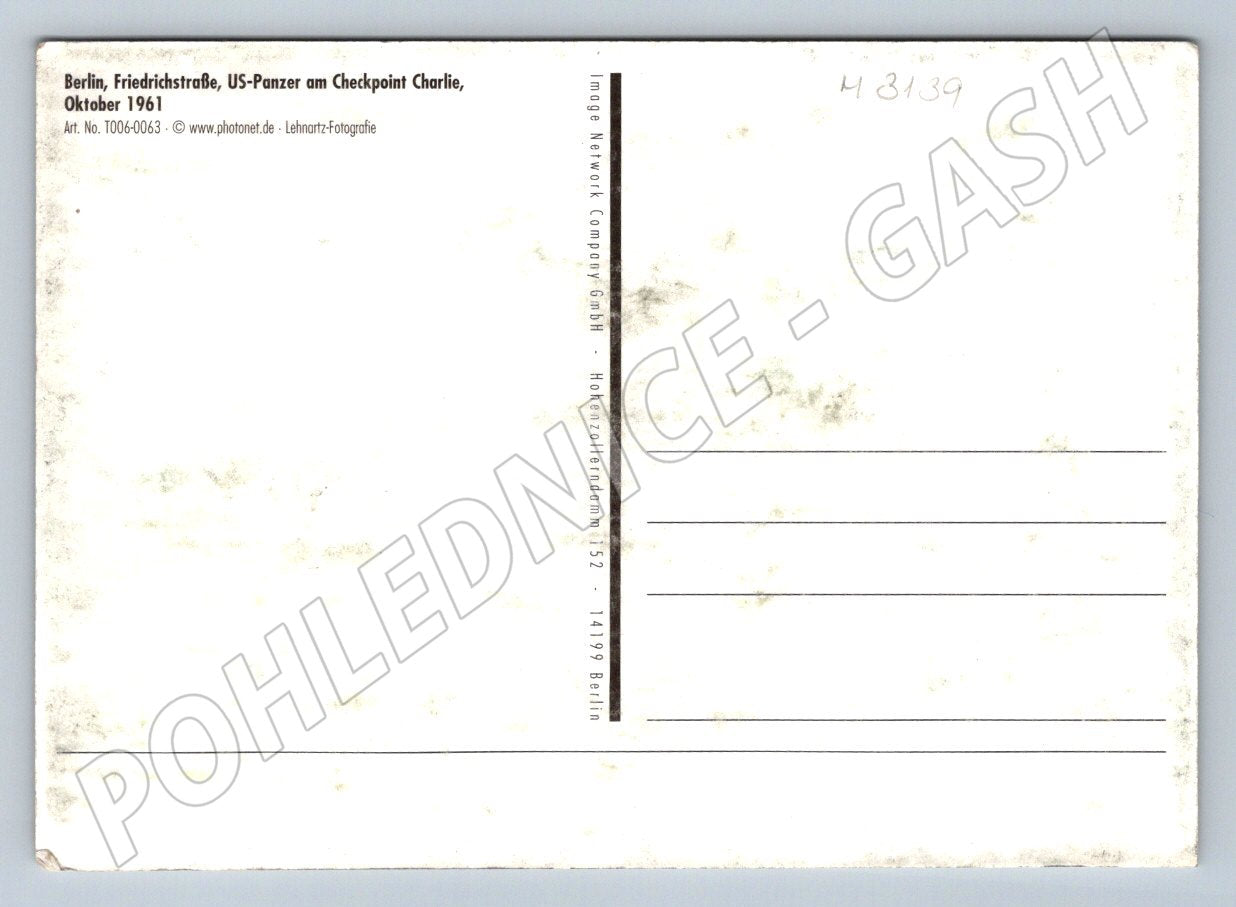 Postcard Berlin 1961 US tanks Checkpoint Charlie (M3139)