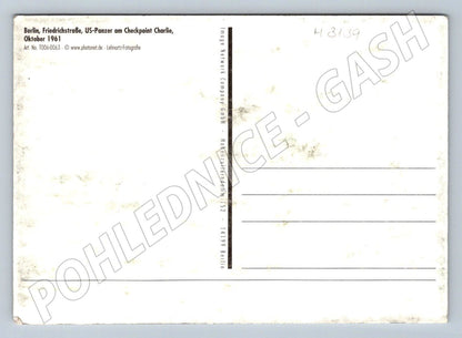 Postcard Berlin 1961 US tanks Checkpoint Charlie (M3139)
