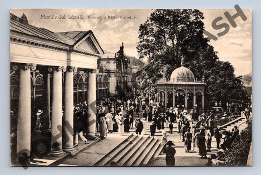 Pohlednice Mariánské Lázně koncert u studny 1925 malý (M315)