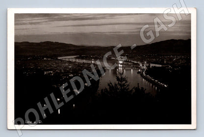 Pohlednice Rakousko Linz a. D. noční panorama (M31515)