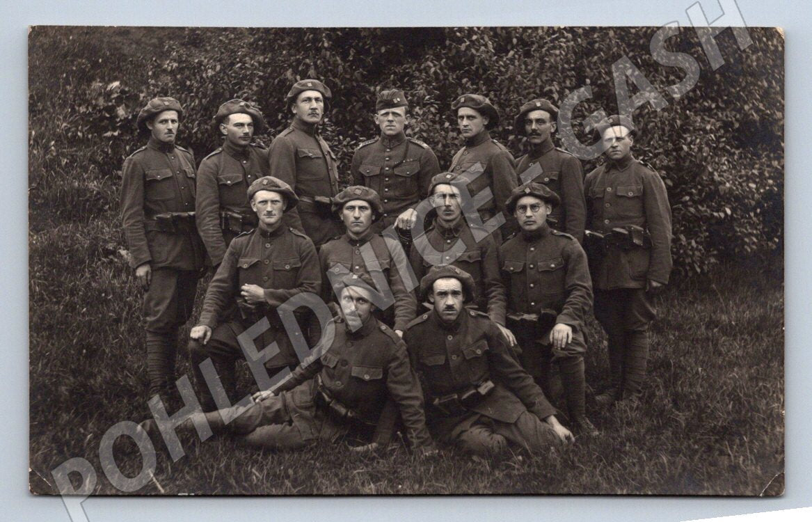 Pohlednice skupina vojáků historická fotografie (M3158)