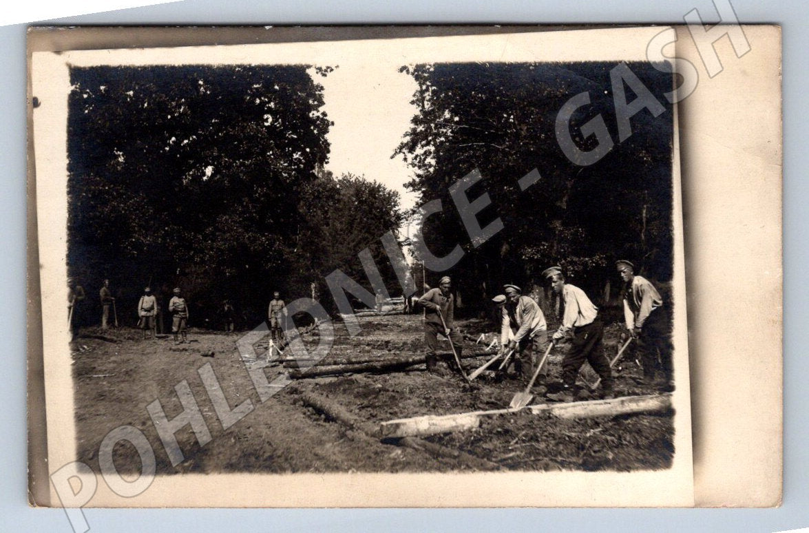 Pohlednice povozy a muži venkovská cesta (M3161)