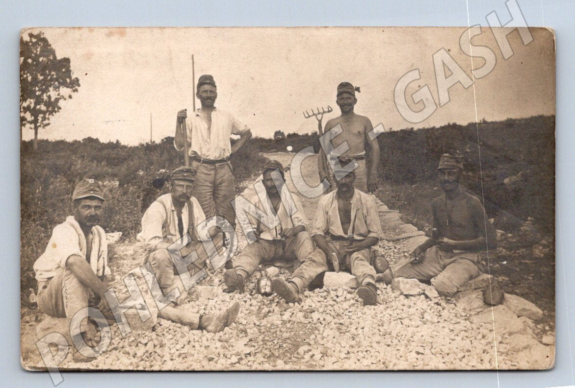 Postcard workers at road construction (M3171)