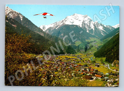 Pohlednice Rakousko Mayrhofen údolí s paraglidistou 1980 (M31784)