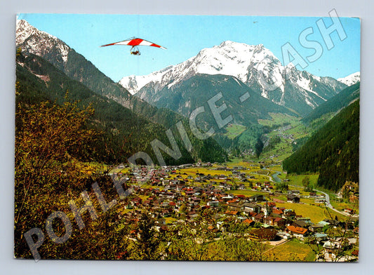 Pohlednice Rakousko Mayrhofen údolí s paraglidistou 1980 (M31784)