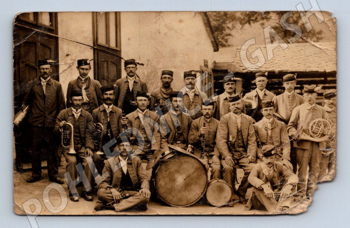 Postcard folk music band in costumes (M3179)