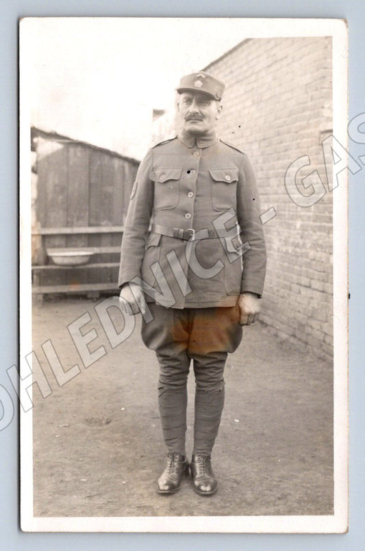 Postcard soldier in 20th century uniform (M3189)