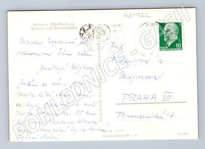 Pohlednice Německo Schwerin kašna Grunthalplatz 1970 (M31922)