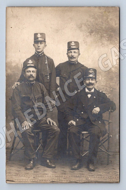 Postcard uniformed transport workers (M3196)
