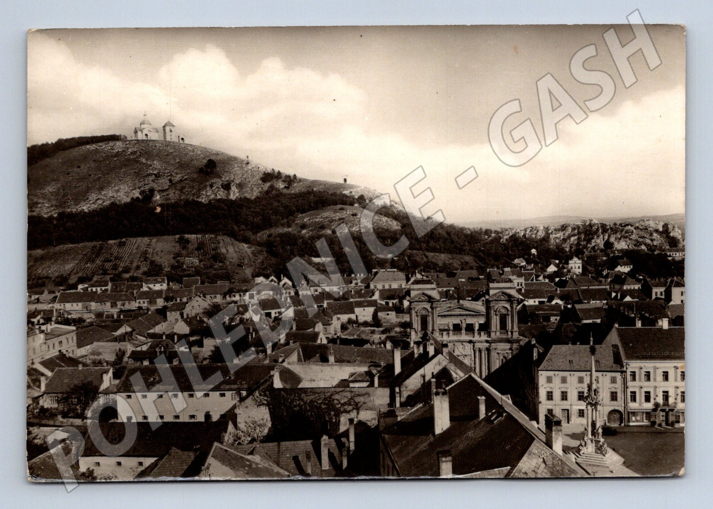 Pohlednice Mikulov panorama se Svatým Kopečkem (M32096)