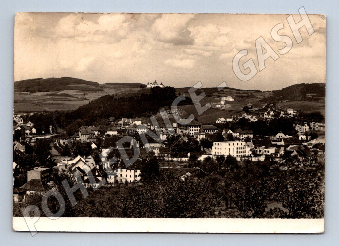 Pohlednice Sušice na Šumavě panorama s hradem (M32098)