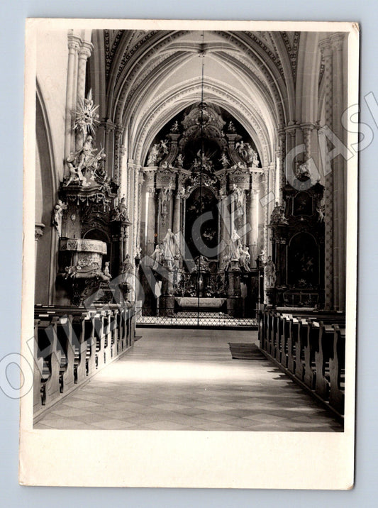 Stará fotografie interiéru kostela s oltářem (M32101)