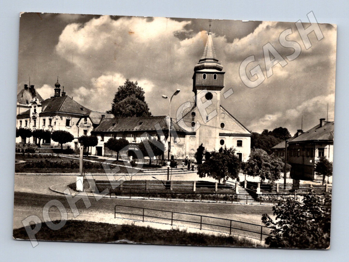 Pohlednice Světlá nad Sázavou náměstí kostel 1968 (M32102)