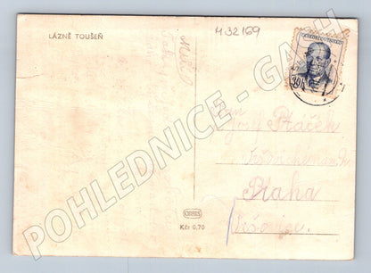 Pohlednice Lázně Toušeň pomník s lidmi (M32169)