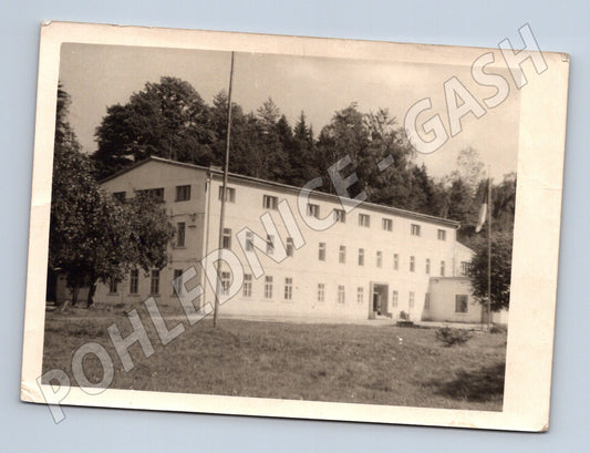 Stará fotografie budova v přírodě (M32173)
