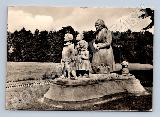 Pohlednice Ratibořice sousoší Babičky 1960 (M32176)