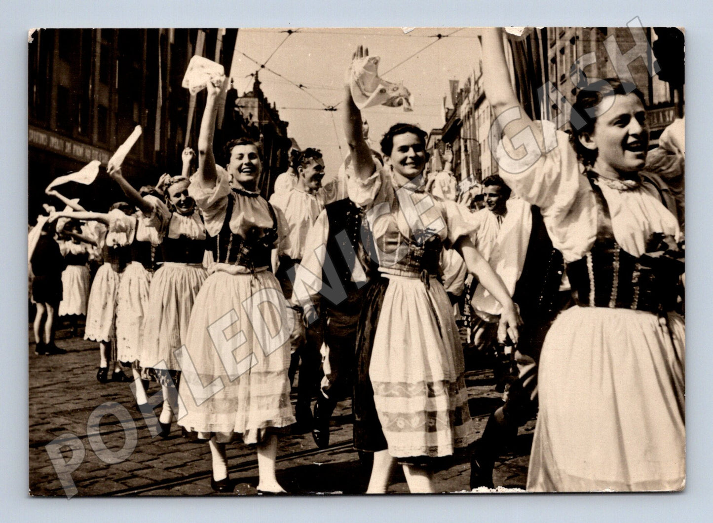 Pohlednice Praha Spartakiáda průvod krojů 1955 (M32249)