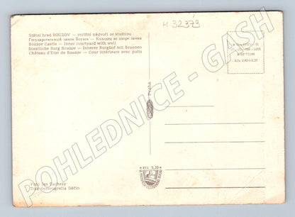 Pohlednice Bouzov hrad vnitřní nádvoří studna (M32373)