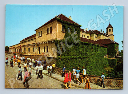 Pohlednice Brno Špilberk hrad s lidmi (M32396)