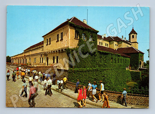 Pohlednice Brno Špilberk hrad s lidmi (M32396)