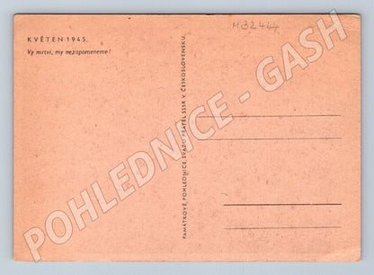 Pohlednice Květen 1945 Sovětský voják u pomníku (M32444)