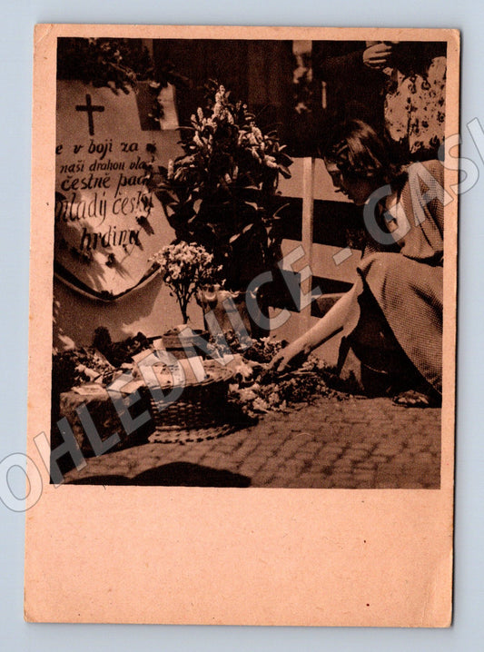 Pohlednice Květen 1945 Rovy památník (M32448)