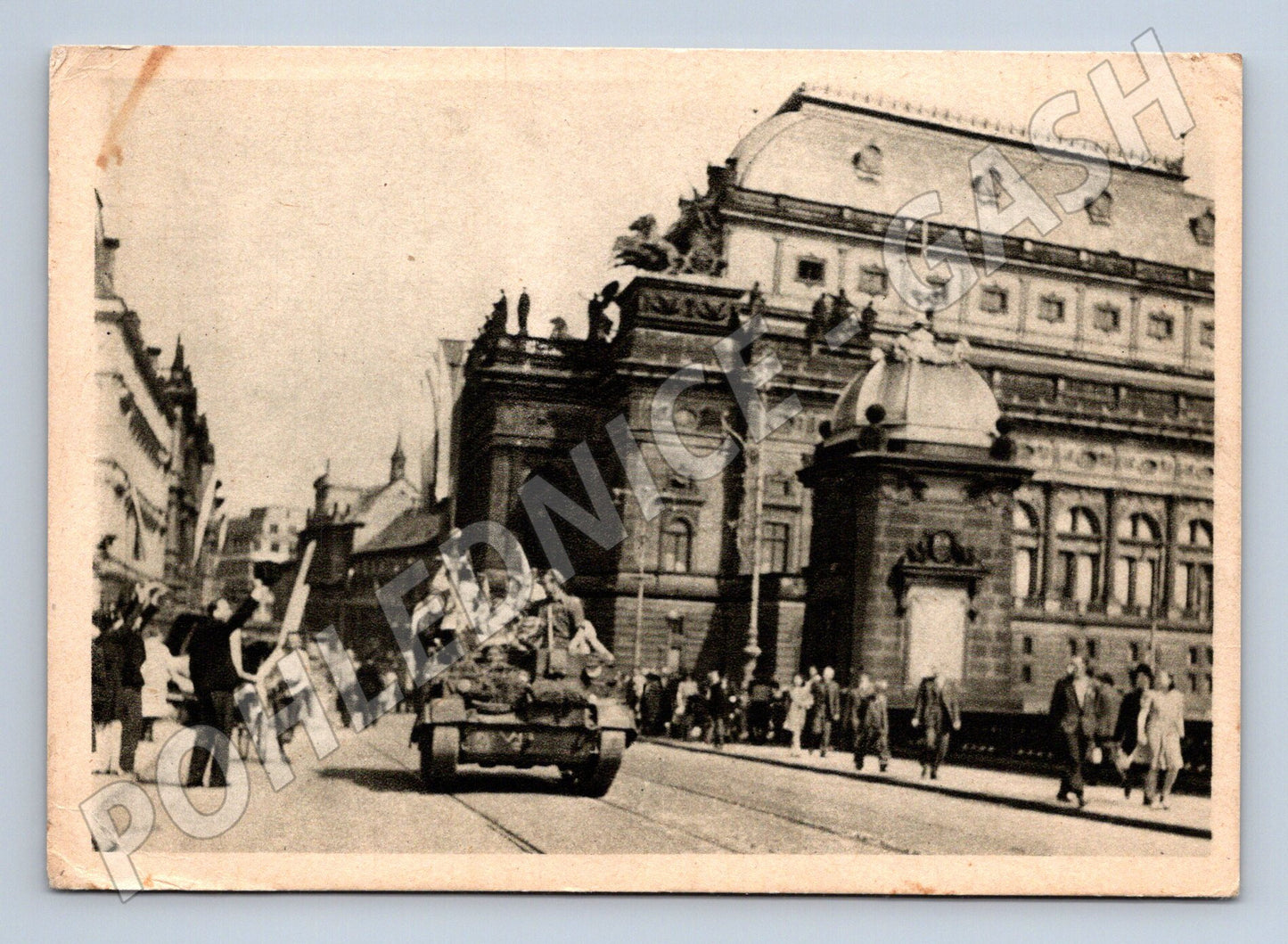 Pohlednice Praha Ruský tank u Národního divadla 1968 (M32464)