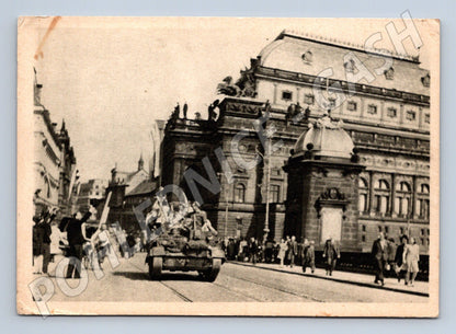 Pohlednice Praha Ruský tank u Národního divadla 1968 (M32464)