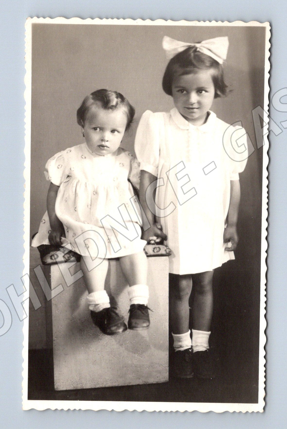 Stará fotografie dvě dívky (M32632)