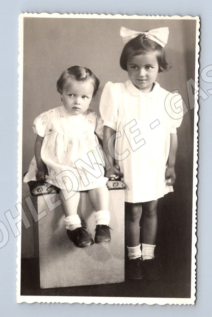 Stará fotografie dvě dívky (M32632)