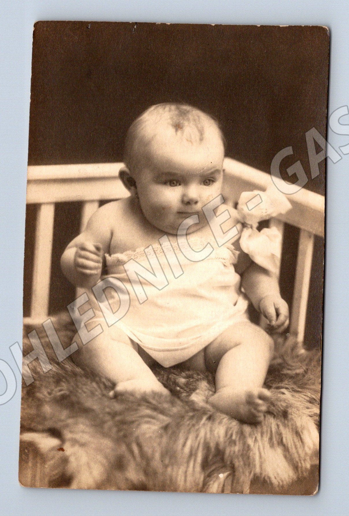 Pohlednice miminko v postýlce (M32638)