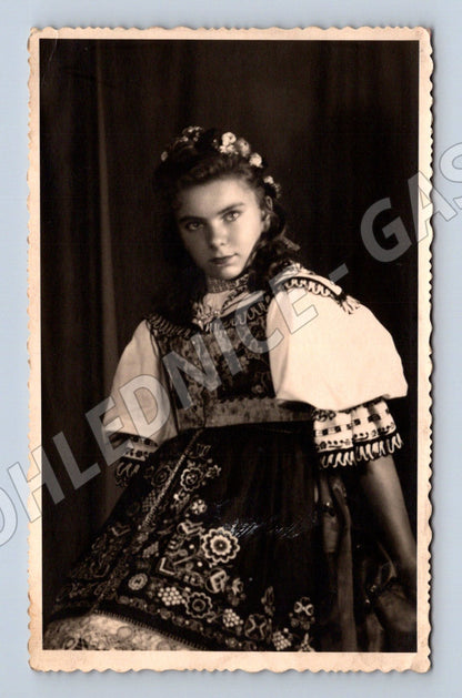 Pohlednice žena v kroji 1944 (M32662)