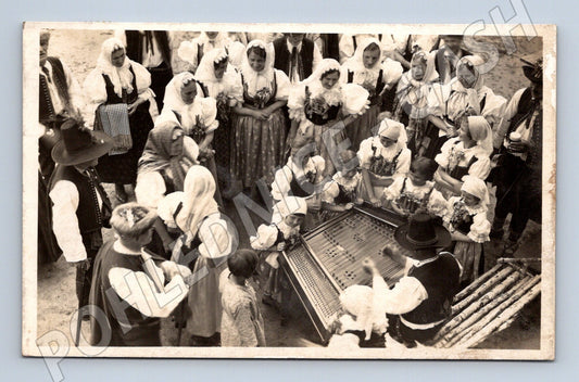 Pohlednice Rožnov p. Radhoštěm kroje cimbál Protektorát (M32665)