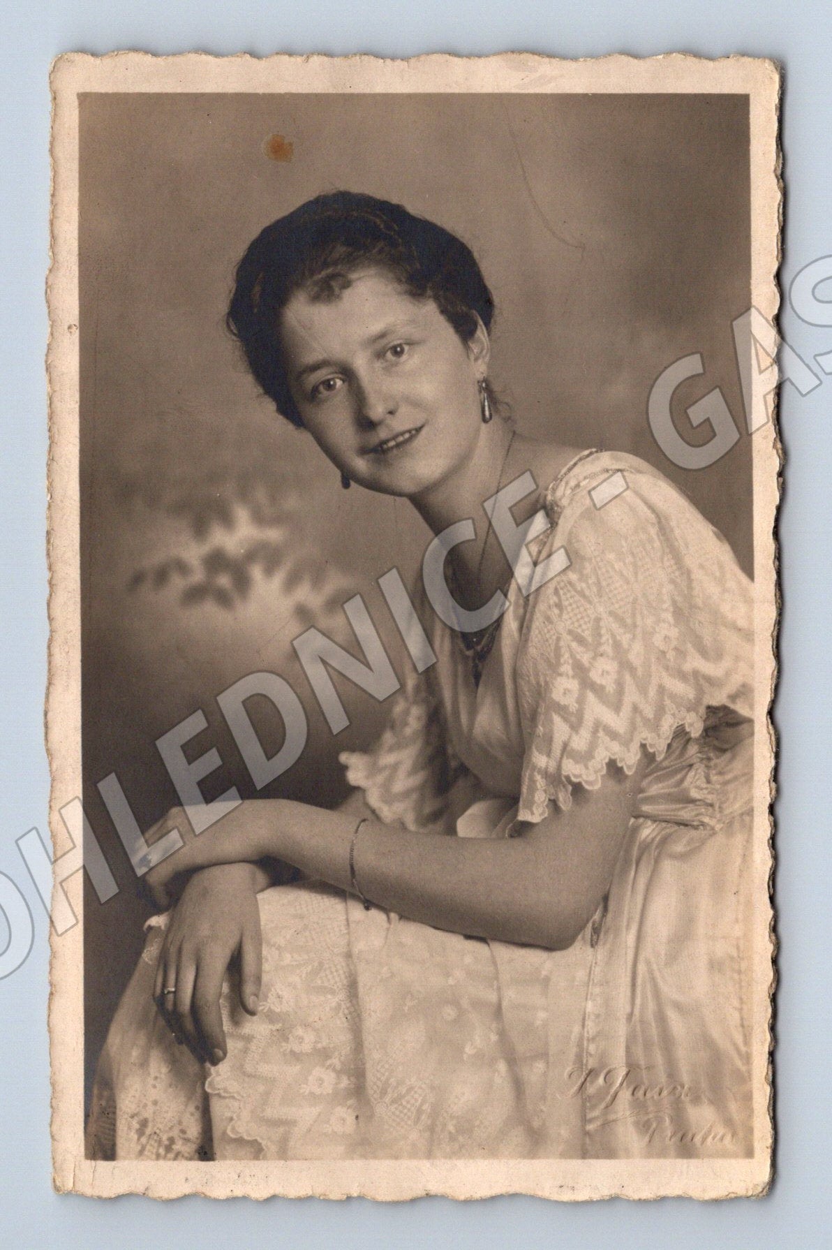 Stará fotografie ženský portrét 1920 (M32674)