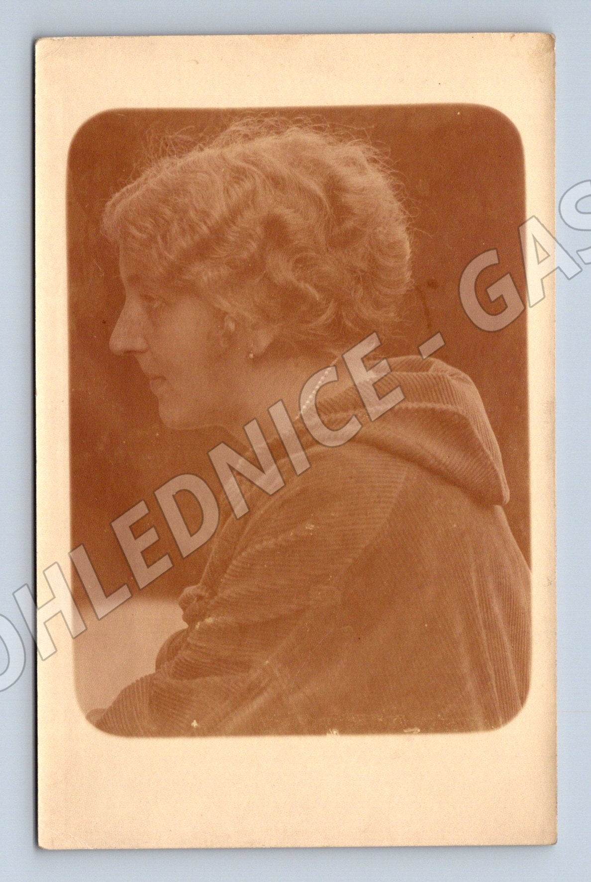 Pohlednice Portrét mladé ženy (M32680)