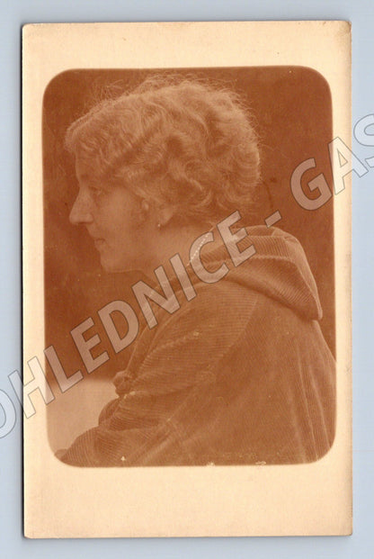 Pohlednice Portrét mladé ženy (M32680)