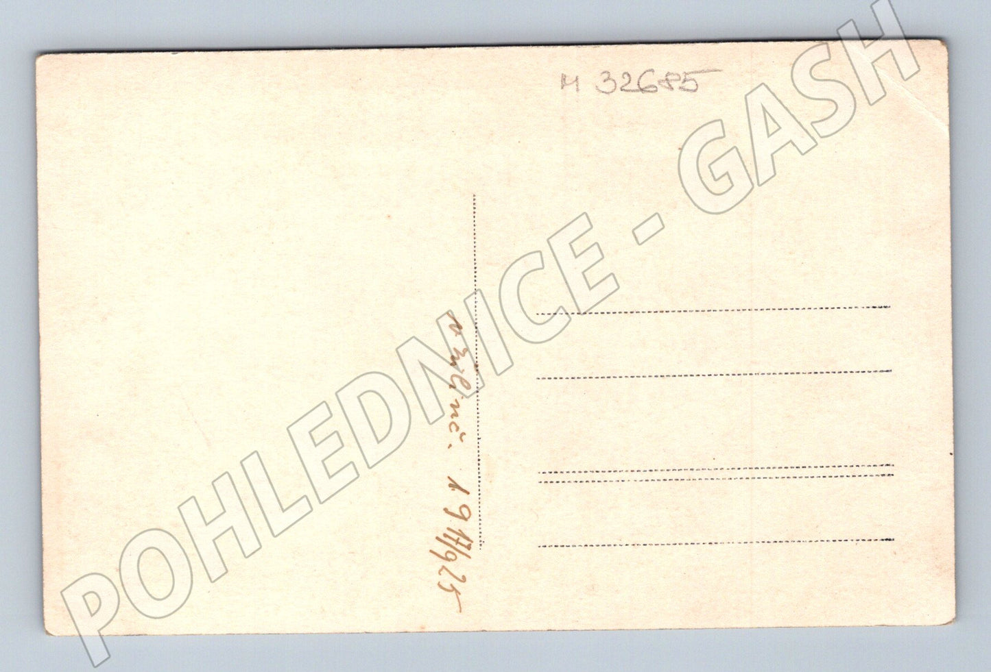 Stará fotografie žena s židlí v zahradě 1925 (M32685)